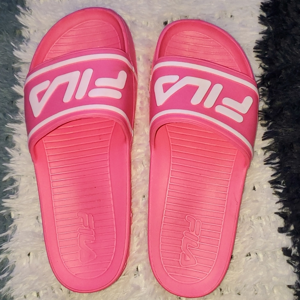 Fila slides